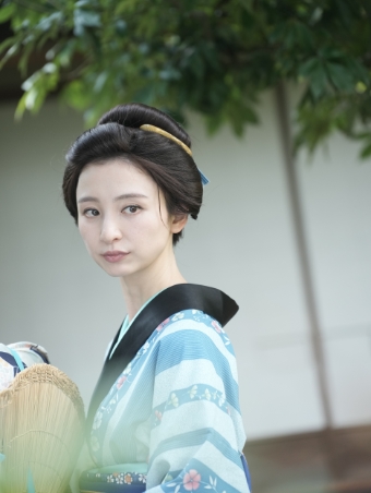 詩乃/篠田麻里子